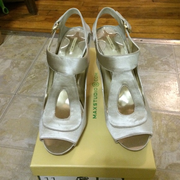 MaxStudio.com Biege-St XHOSA Shoe