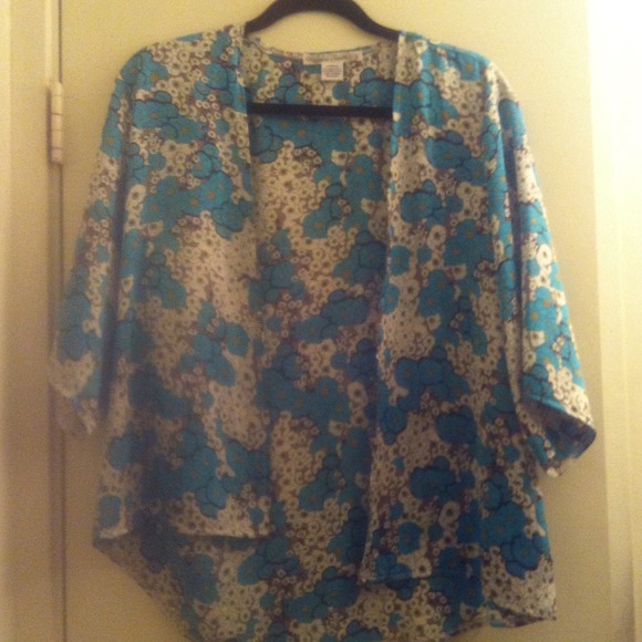 SOLD Blue floral short chiffon kimono