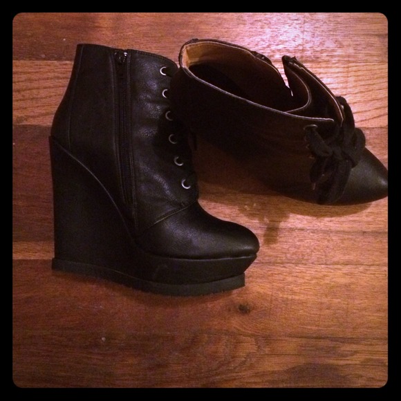 ‼️REDUCED‼️Black Cassandra boots. SO VERSATILE!
