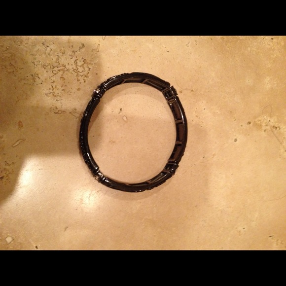 Pretty Black Bracelet - Picture 2 of 2