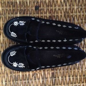 Adorable black moccasins