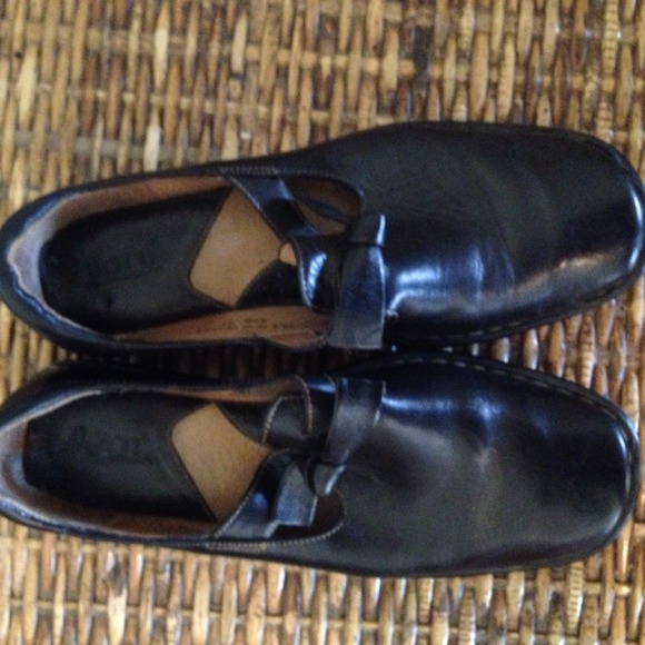 Black leather shoes - Picture 1 of 2