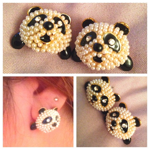 ❌❌Bundled sold❌❌Panda 🐼🐼 pearl cluster earrings