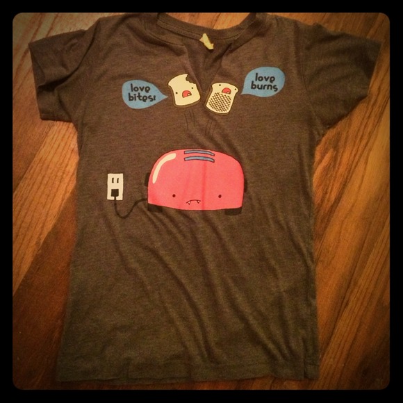 ‼️REDUCED‼️Adorable! Love bites love burns t shirt