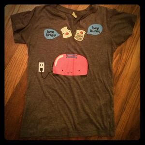 ‼️REDUCED‼️Adorable! Love bites love burns t shirt