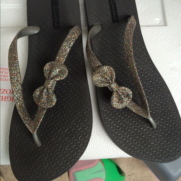 Grendene Sparkly Bling Gray Pewter flip flops 10