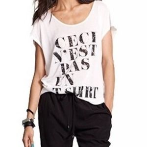 Tops - Ceci n'est pas un T-shirt Tops - Ceci n'est pas un T-shirt