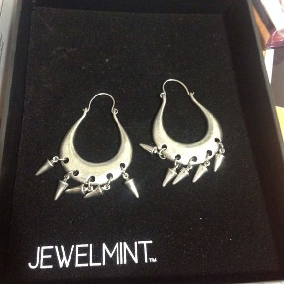 Siilver Jewelmint earrings