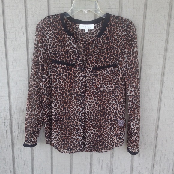 ❌SOLD❌ Trendy Leopard Animal Print Blouse - Picture 2 of 4