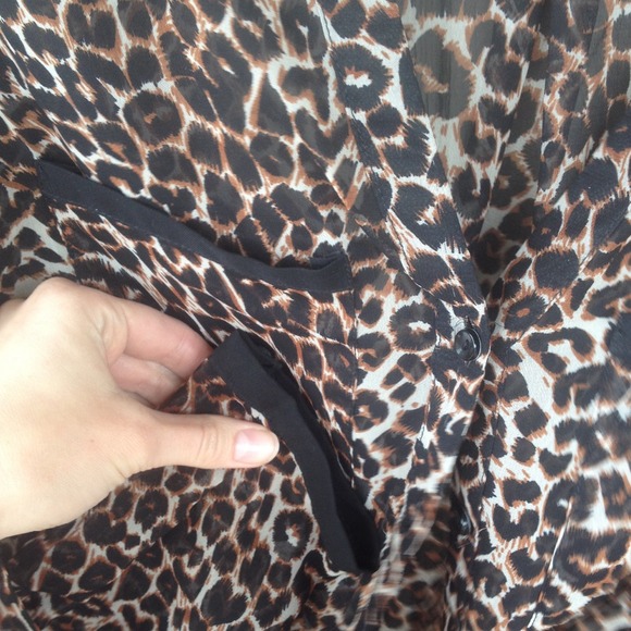 ❌SOLD❌ Trendy Leopard Animal Print Blouse - Picture 3 of 4