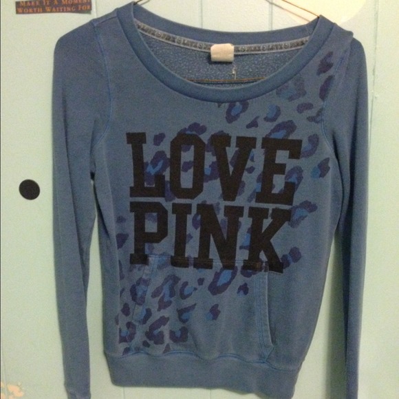 PINK VS pullover.
