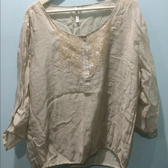 Gold elegant light weight top - Picture 1 of 2