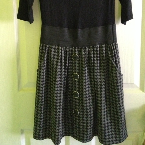 Black dress with Houndstooth patterned skirt - Picture 2 of 2