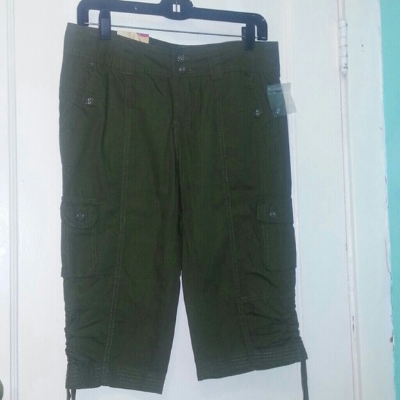 Green capri pants