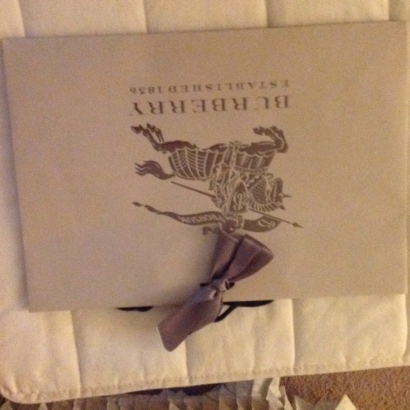 Burberry 2 m + 1 l bags bundle.