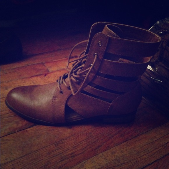 Forever 21 Cut out combat boots!!