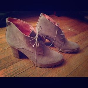 Gap grey lace up booties