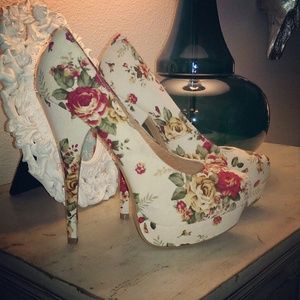 Steve Madden platform pump