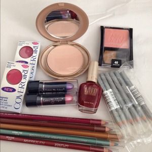 Lot mixed makeup maybellin, coverGirl...