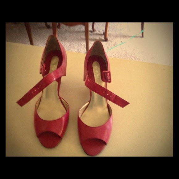 9 west size 7 1/2 gently worn shoes