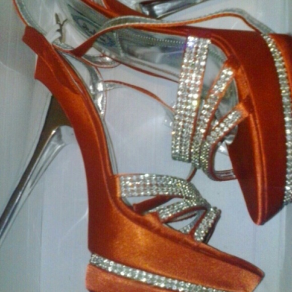 Red/ Silver Heels - Picture 1 of 1