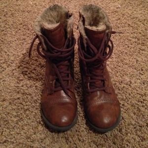 Brown fur linked combat boots size 7 brash