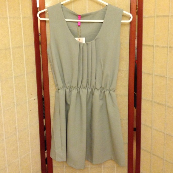 Dress - Picture 1 of 2