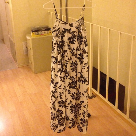 Black & White Floral long Dress - Picture 2 of 2