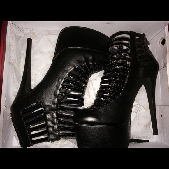 liliana Shoes - Platform strappy bootie