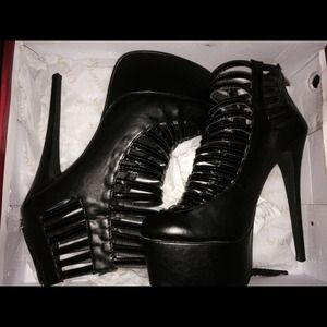 Platform strappy bootie