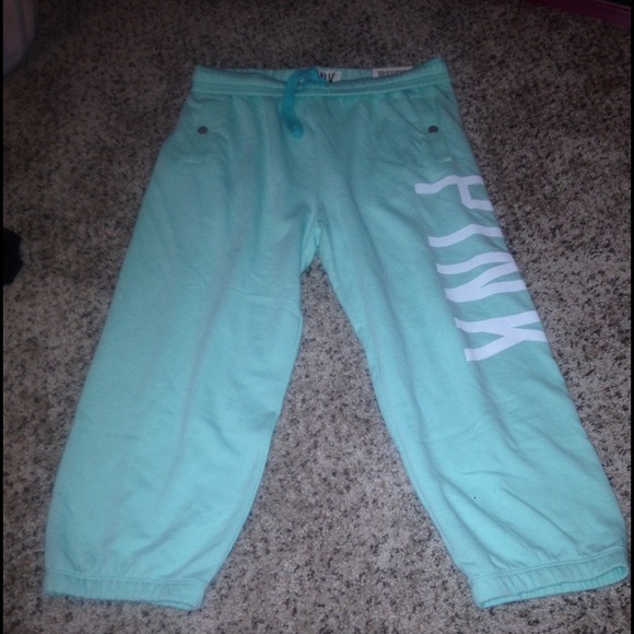 🚫FOR SMALLS40 ONLY🚫NWT VS Pink Campus Crops