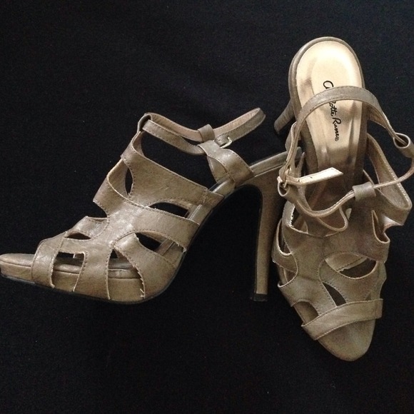 Heels - Picture 2 of 3