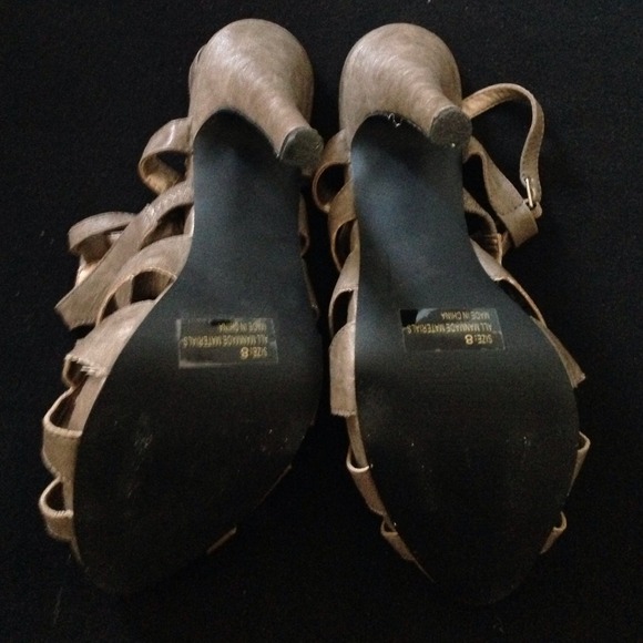 Heels - Picture 3 of 3