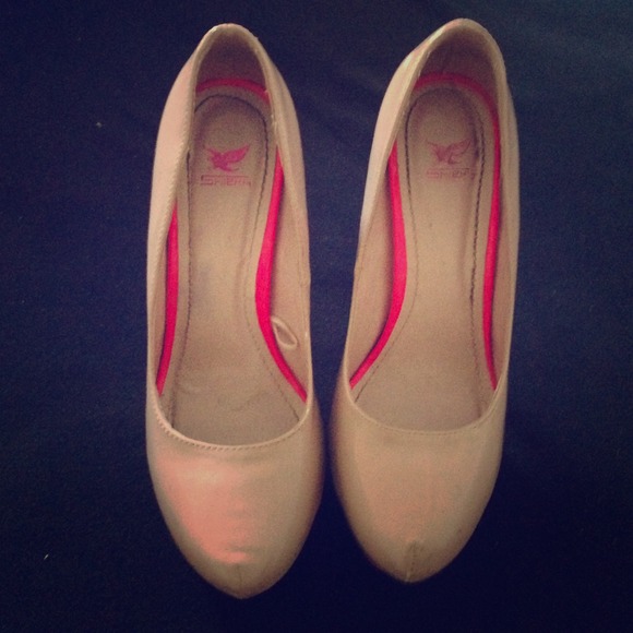 Nude pumps! - Picture 1 of 4