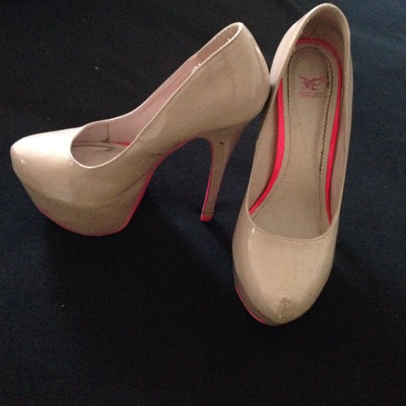 Nude pumps! - Picture 2 of 4