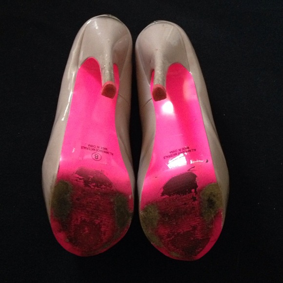 Nude pumps! - Picture 3 of 4