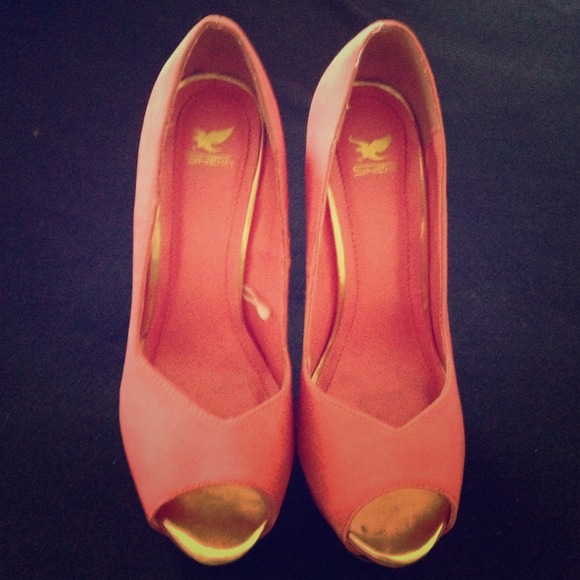 Coral and gold peep-toe pumps! - Picture 1 of 4