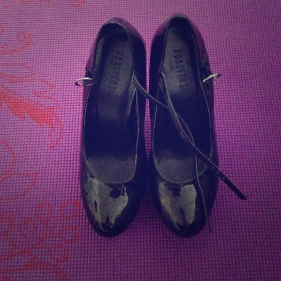 Classic black strap pumps - Picture 1 of 4