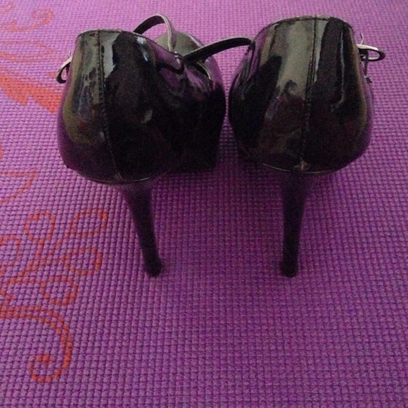 Classic black strap pumps - Picture 4 of 4