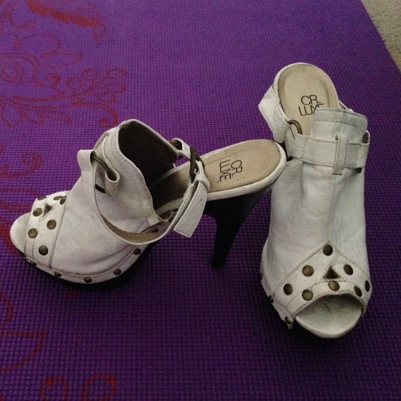 White heels with bronze studs! - Picture 2 of 4