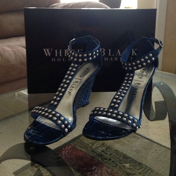 White House/Black Market wedge