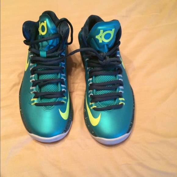 Y size 4 nike sneakers will fit woman's size 6