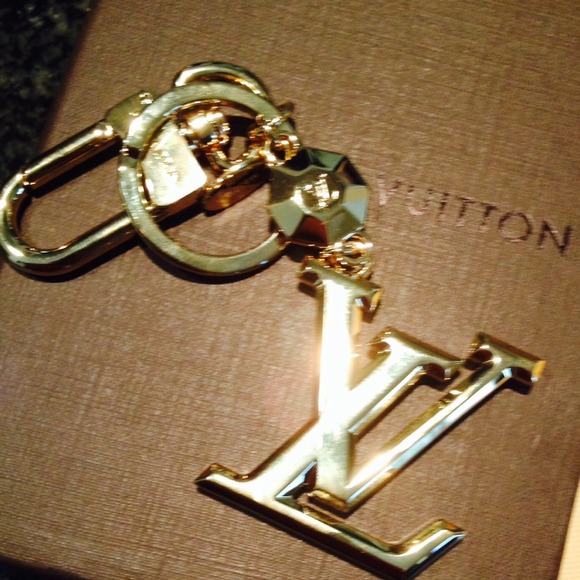 *TODAY ONLY***  Authentic KEYCHAIN ❤️❤️ LV