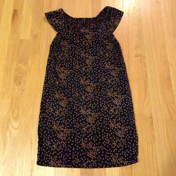 Navy & taupe dotted shift dress!!