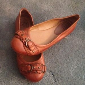 Hardly worn brown Gianni Bini flats