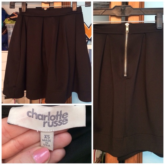 Charlotte Russe Dresses & Skirts - 🚫BUNDLED🚫Charlotte Russe black pleated skirt ✨