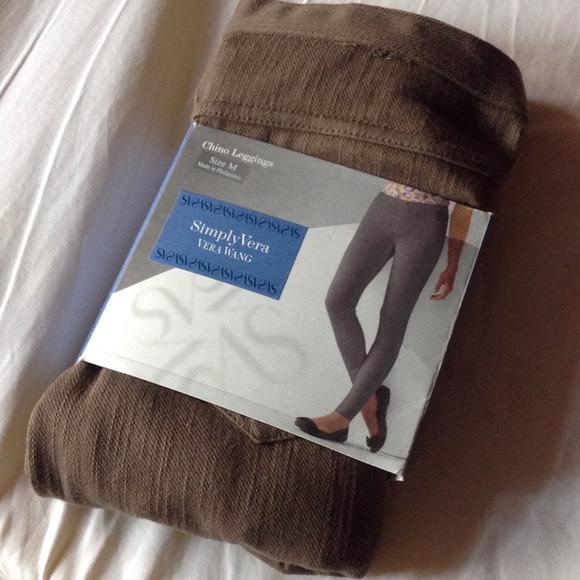 NWT SimplyVera Vera Wang Chino Leggings