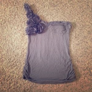 One shoulder shirt