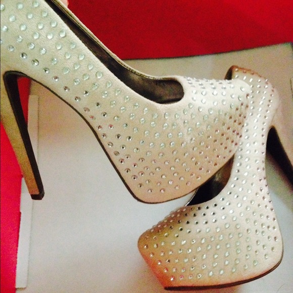 Brand New Pumps - Picture 4 of 4