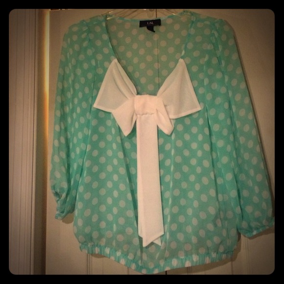 Tops - Super cute mint and white shirt